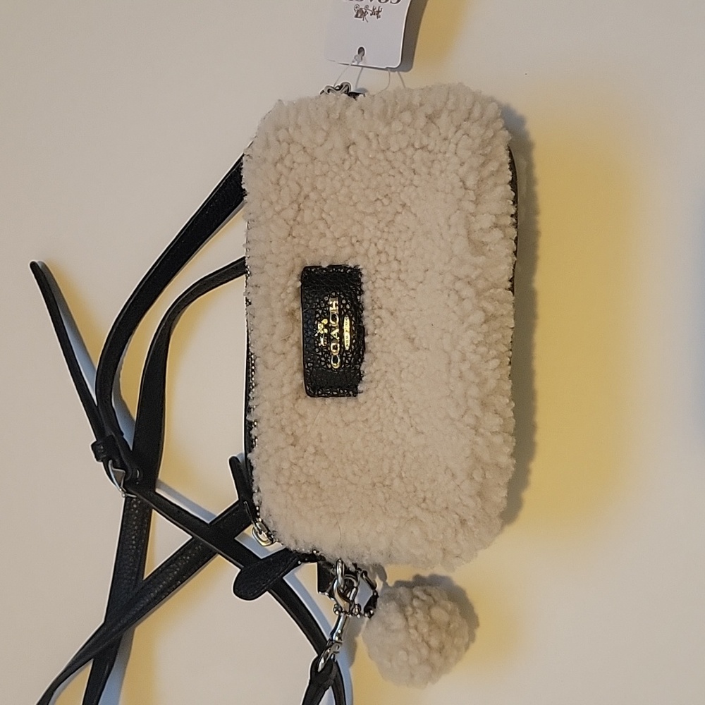🌺🌸🌷💗Authentic NWT COACH Shearling Crossbody 6" x 4" x 2" Crossbody.